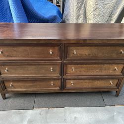 LIKE NEW QUALITY DRESSER WITH SOFT CLOSE DRAWERS CAN DELIVER LOCAL IF NEEDED