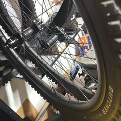 Specialized Carbon MX Wheelset Dt Swiss 350 Hubs. Carbon Rival Traverse 