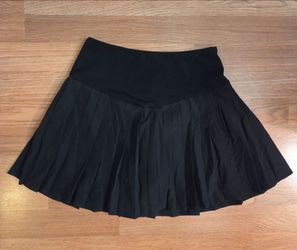 Forever 21 Black Pleated Skirt (S)