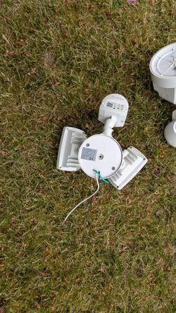 Outdoor LED Security Lights Lot of 2 – Both Work – Hardwired & Plug-In