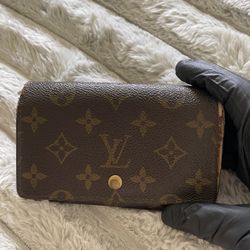 Louis Vuitton Women’s Short Wallet
