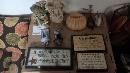 Picture s and nick nacks