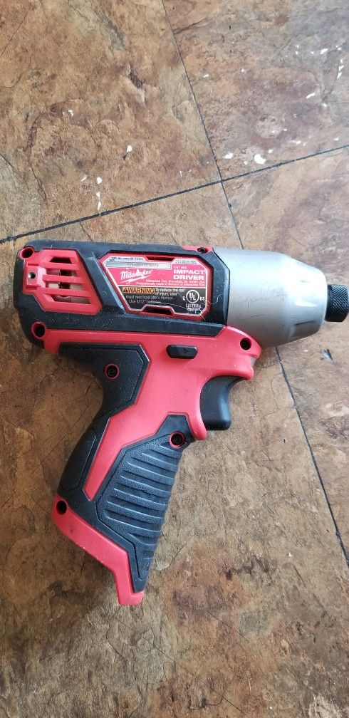 MILWAUKEE M12 IMPACT DRIVER 1/4 INCH