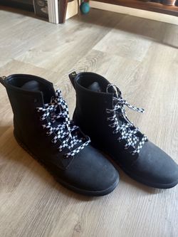 Doc Martens Women’s 9