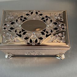 Jewelry box