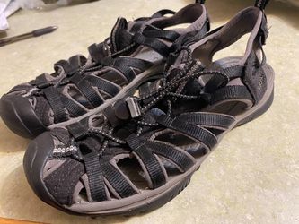 Men’s 8.5 Ladies 7.5 keens sandals