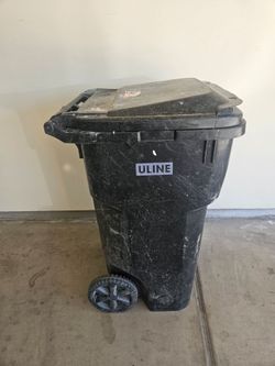 Uline 65 gallon rolling trash can