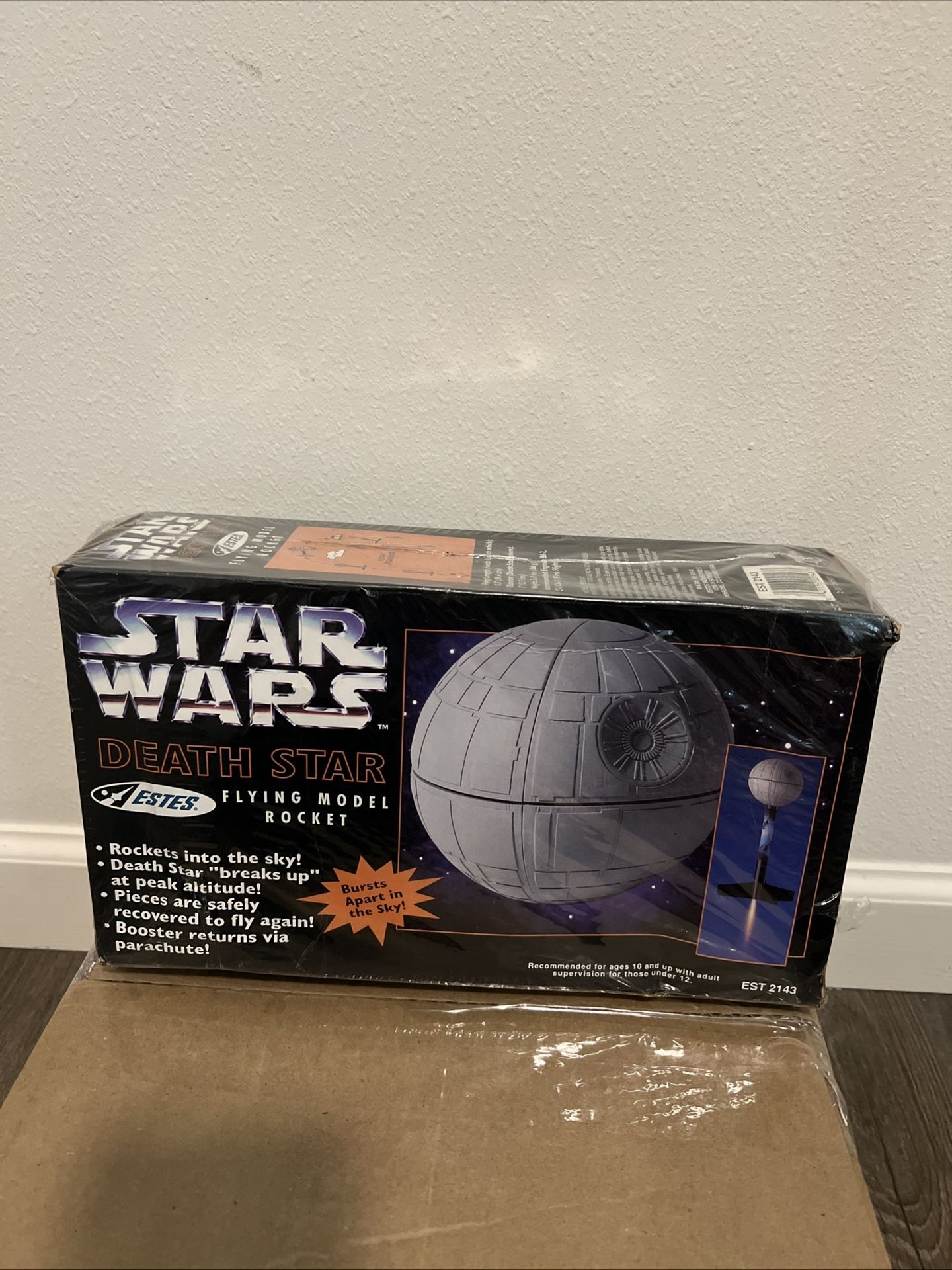 “NEW IN ORIGINAL PLASTIC” STAR WARS FLYING MODELROCKET