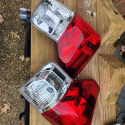 Toyota Tundra OEM Taillight Assembly 