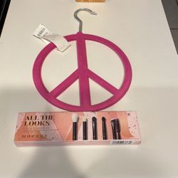 Morphe Eyeshadow Brushes With Peace Sign Hangers 