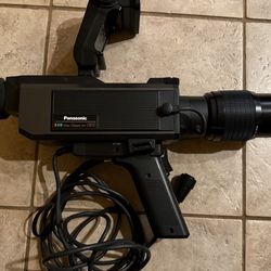 Panasonic Video Camera WV-3060 w Illuminator/Flash Attachment & Front Wired Lens & Hervic Camera Bag