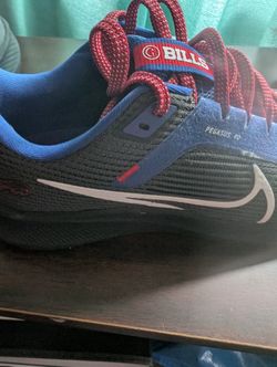 Nike Bills Sneakers. Never Worn 8.5