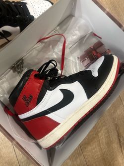 Jordan retro 1 black toe ! Side 11.5