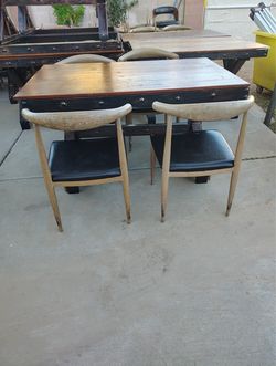 Table w chairs