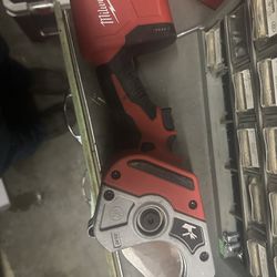 Milwaukee PCP Cutting Machine 