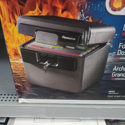 SENTRY SAFE LARGE FILE W/ KEY FIREPROOF