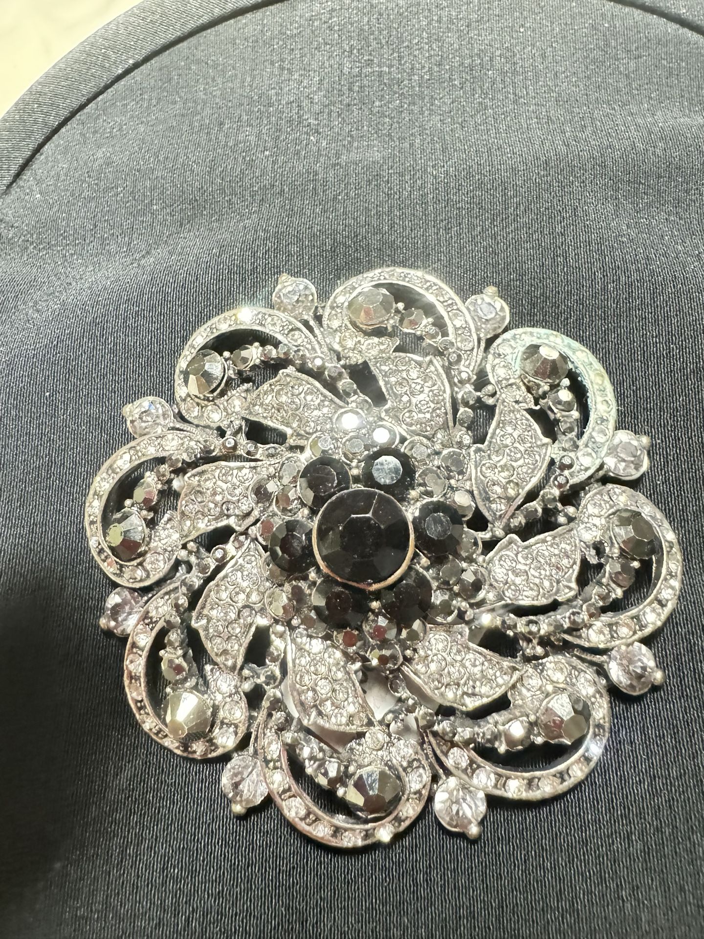 Vintage Women's Austrian Crystal Elegant Flower Brooch Wedding Broach Pin