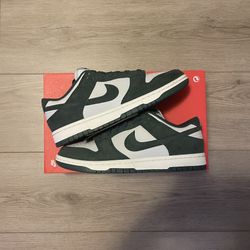 Size 8.5 - Wmns Nike Dunk Low “Vintage Green” (NEW MISSING LID) | HJ7673-002