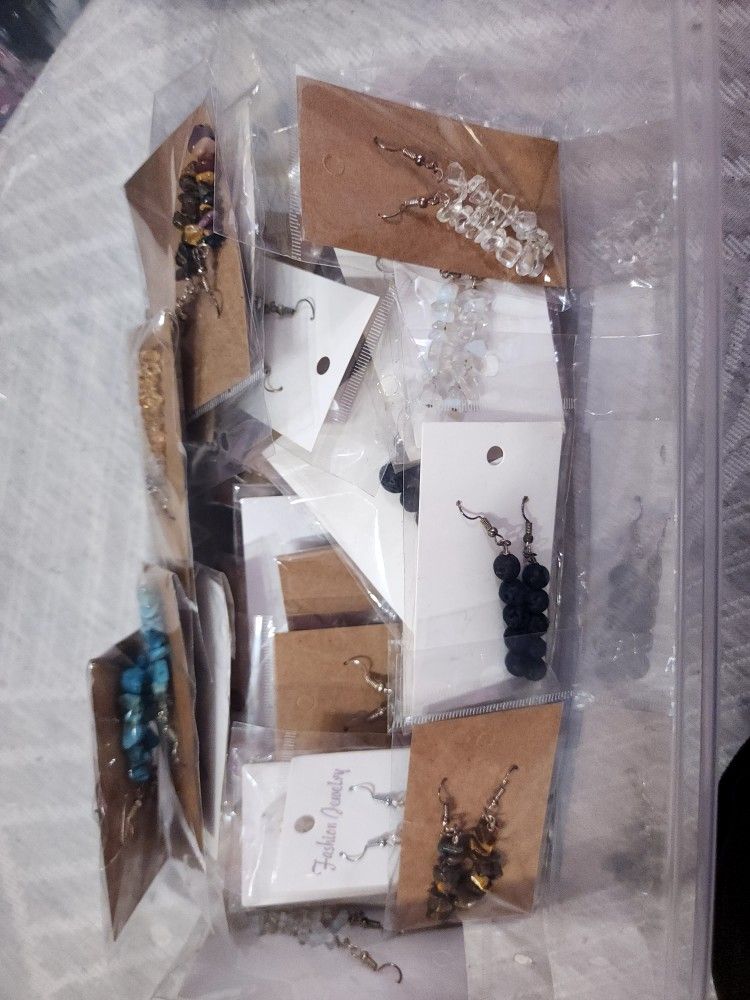 32 pairs of earrings