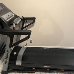 NordicTrack Elite 700 Treadmill – Works Great, Incline & Foldable