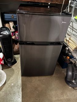 Midea Mini Refrigerator 3.4  cu ft  (used) .