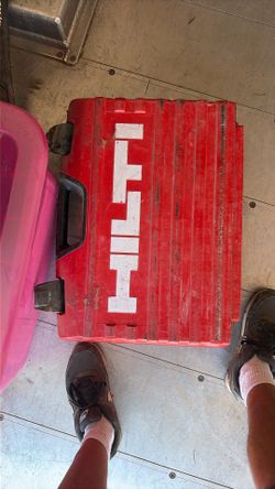 Hilti TE 60 heavy-duty rotary hammer, an SDS-Max concrete/masonry hammer drill