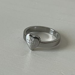 Gucci Engraved Heart Trademark Ring