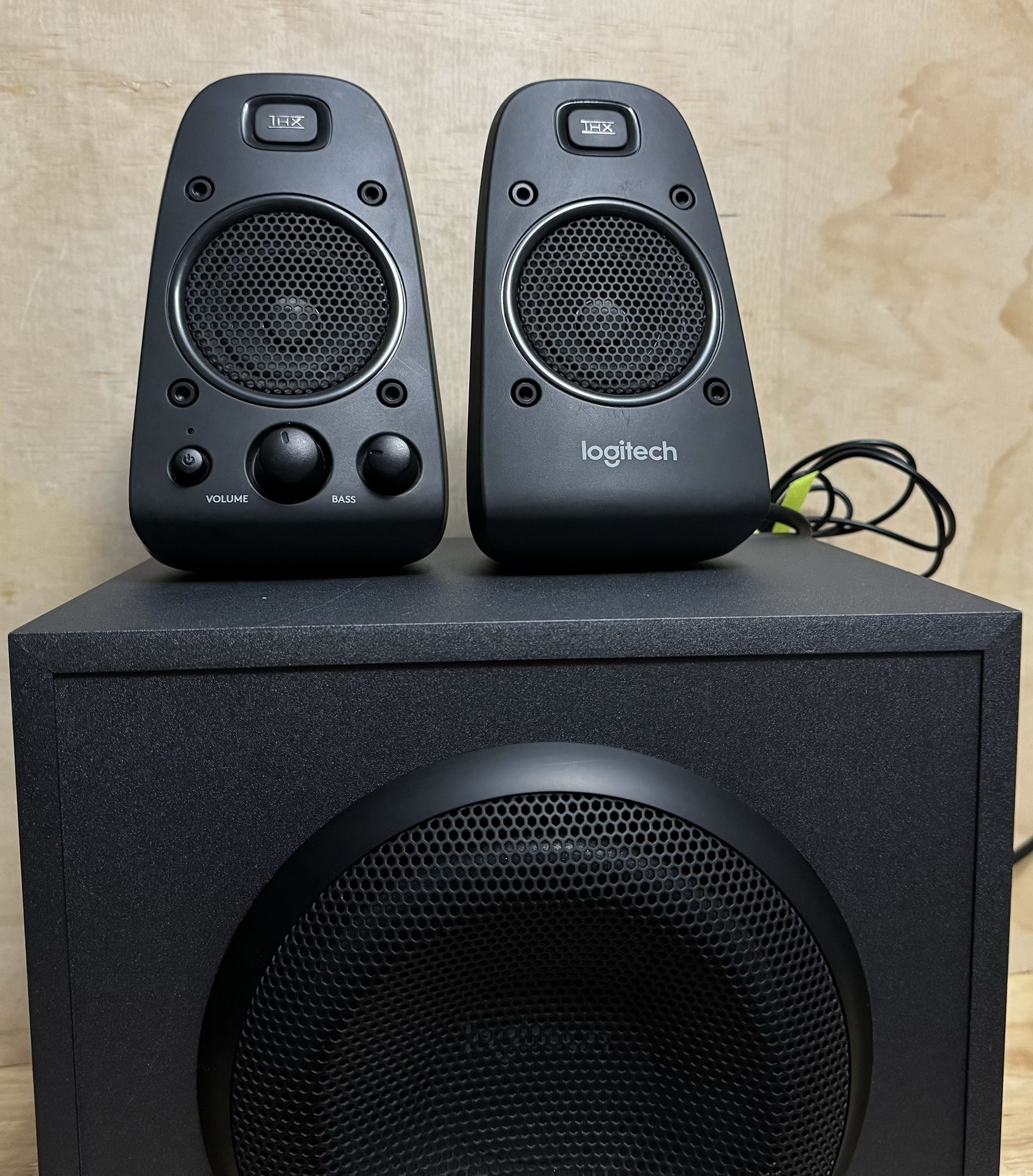 Logitech Z625 Speakers With Subwoofer 