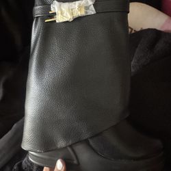 Black boots. Fashion nova boots calf