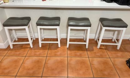Counter Stools set of 4 (best offer/price negotiable)