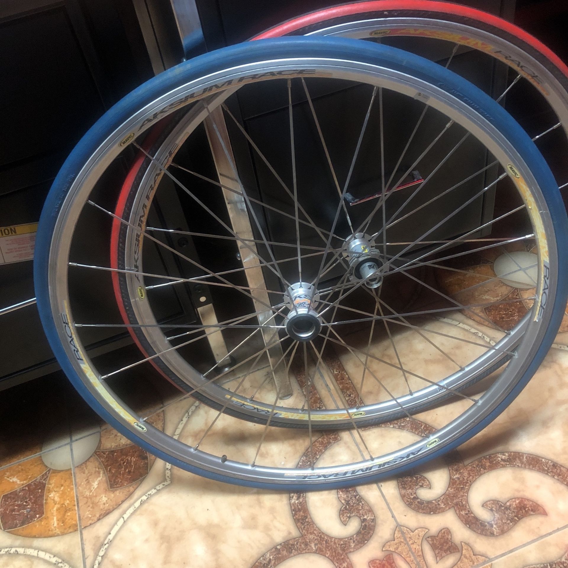 Mavic Aksium Tire And Wheelset 700x28c