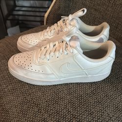 White Women’s Nike Airforce 1’s sneakers size 10 👟 **Brand New**
