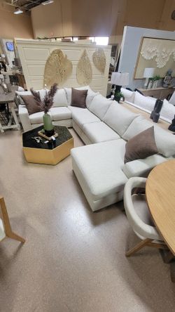 Sale... Sale!! 3 Pc Custom-made big sectional ** comfortable