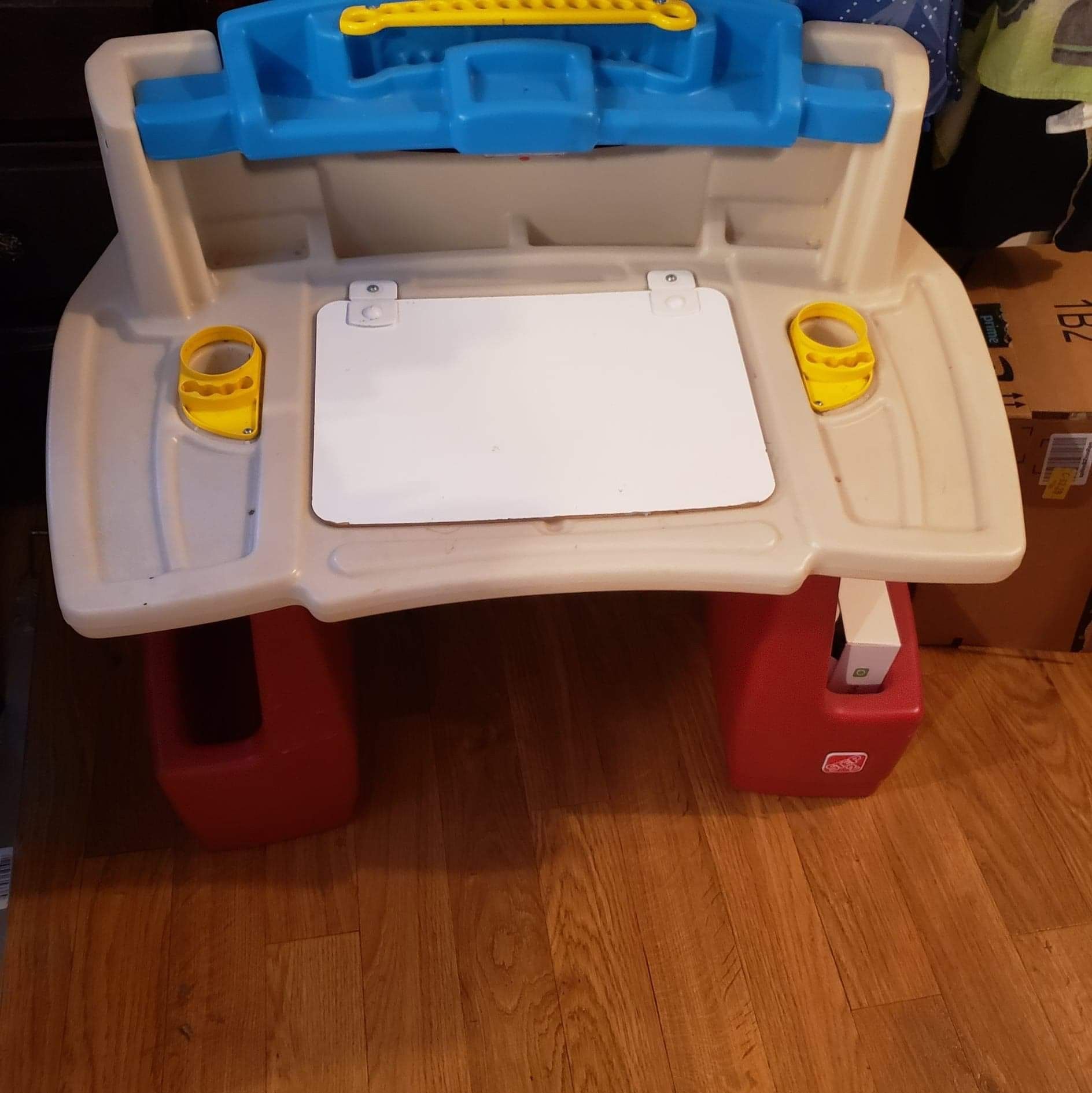 Kids desk