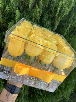 Fresh flowers arrangements