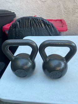 Athletic Works 30 lb Cast Iron Kettlebell, Black