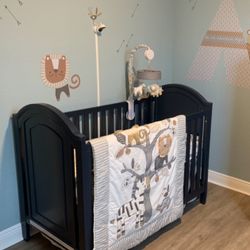 Crib With Matching Changing Table 