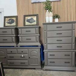 Beautiful Beige Dresser Set Read Ad 