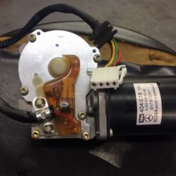 01-07 MERCEDES-BENZ W203 C200 C230 C320 FRONT WINDSHIELD WIPER MOTOR OEM