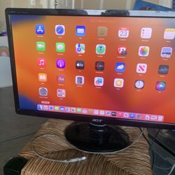 2018 MacBook Pro Touchbar  i7 As Is Bad Display 