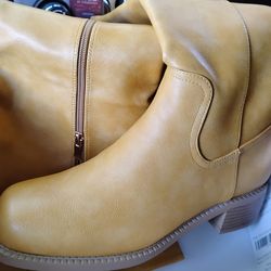 Boots size 10