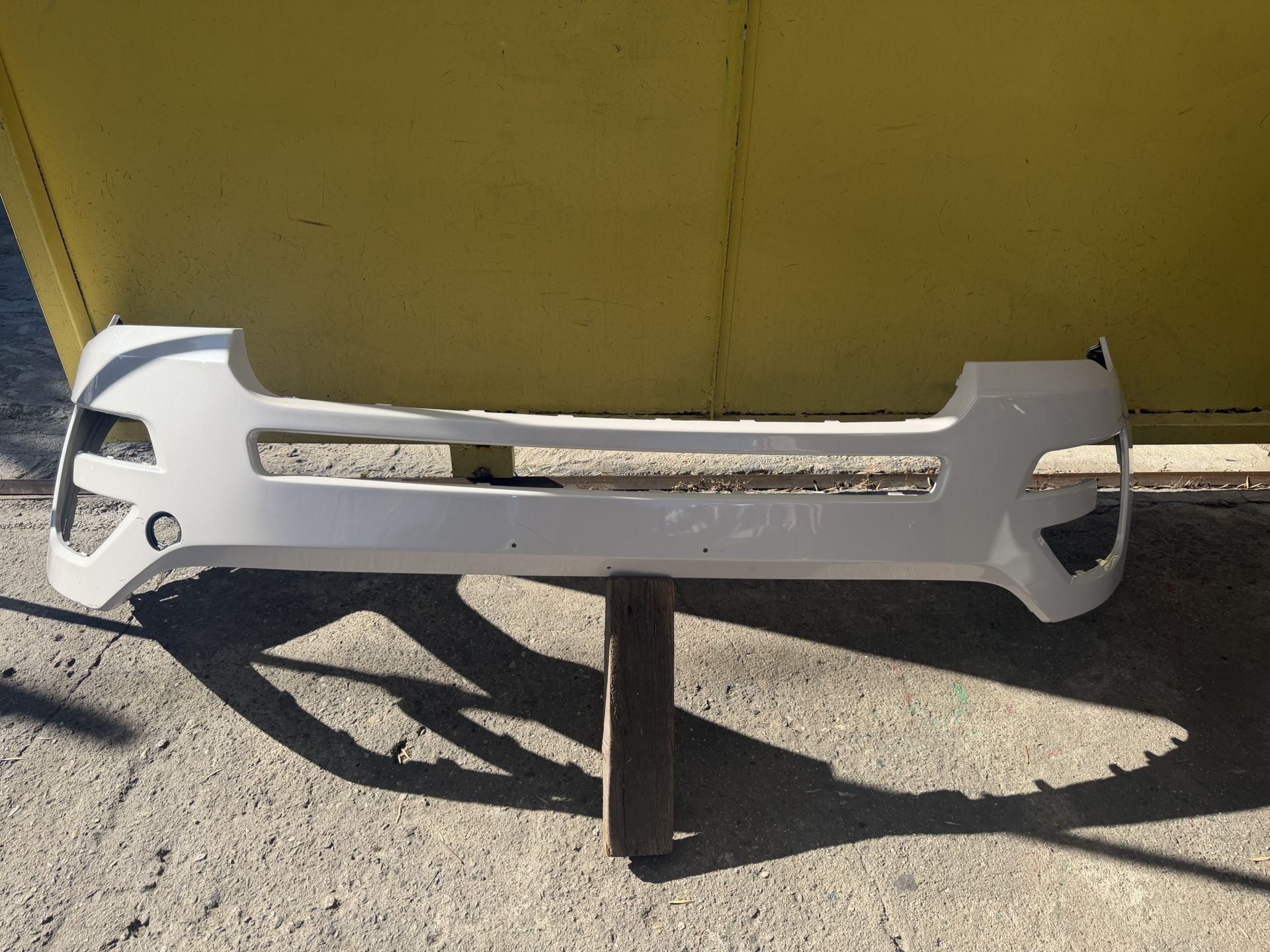 2020-2023 FORD EXPLORER FRONT BUMPER