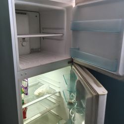 Avanti Refrigerator 