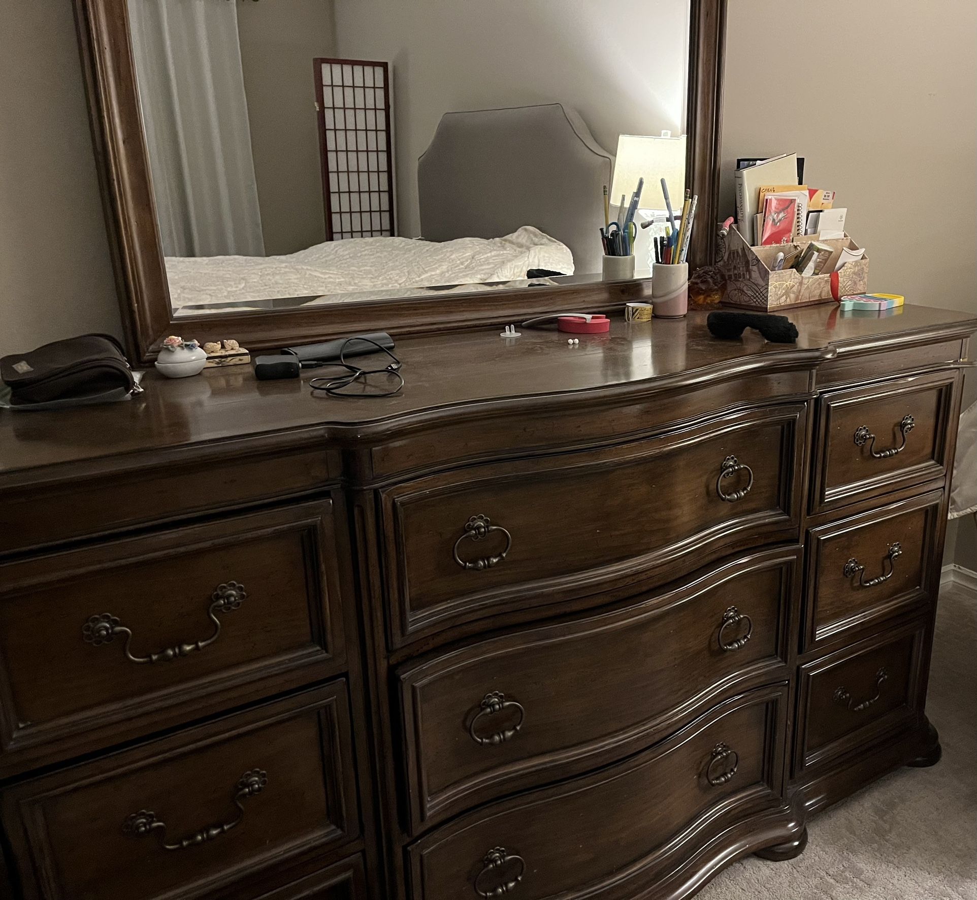 Dresser With Mirror