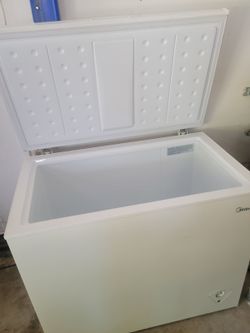 Midea White Chest Freezer