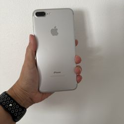 Apple iPhone 7 Plus Silver / White 128 GB, No Cracks, Unlocked For Any Carrier, Comes With Charger And Black Case. 