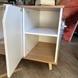 Litter Box Side Table- Almost Like New! 
