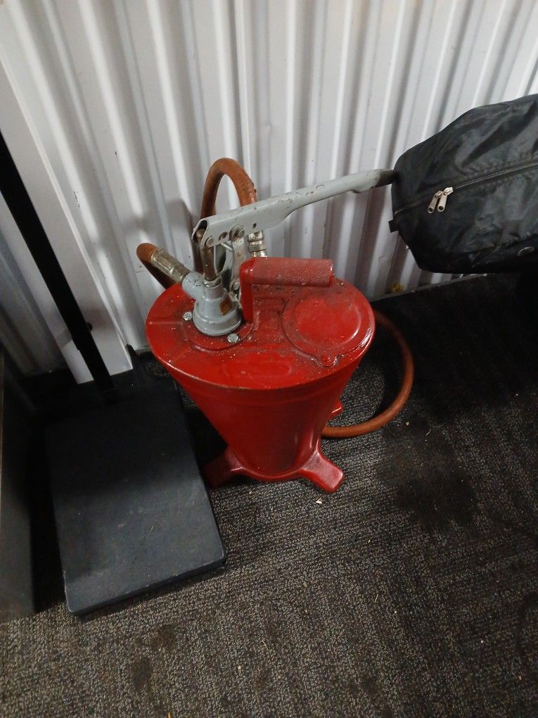 Vintage Oil Pump Working Cond