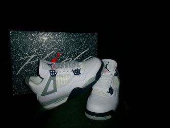 Jordan 4 Retro

Midnight Navy size 6