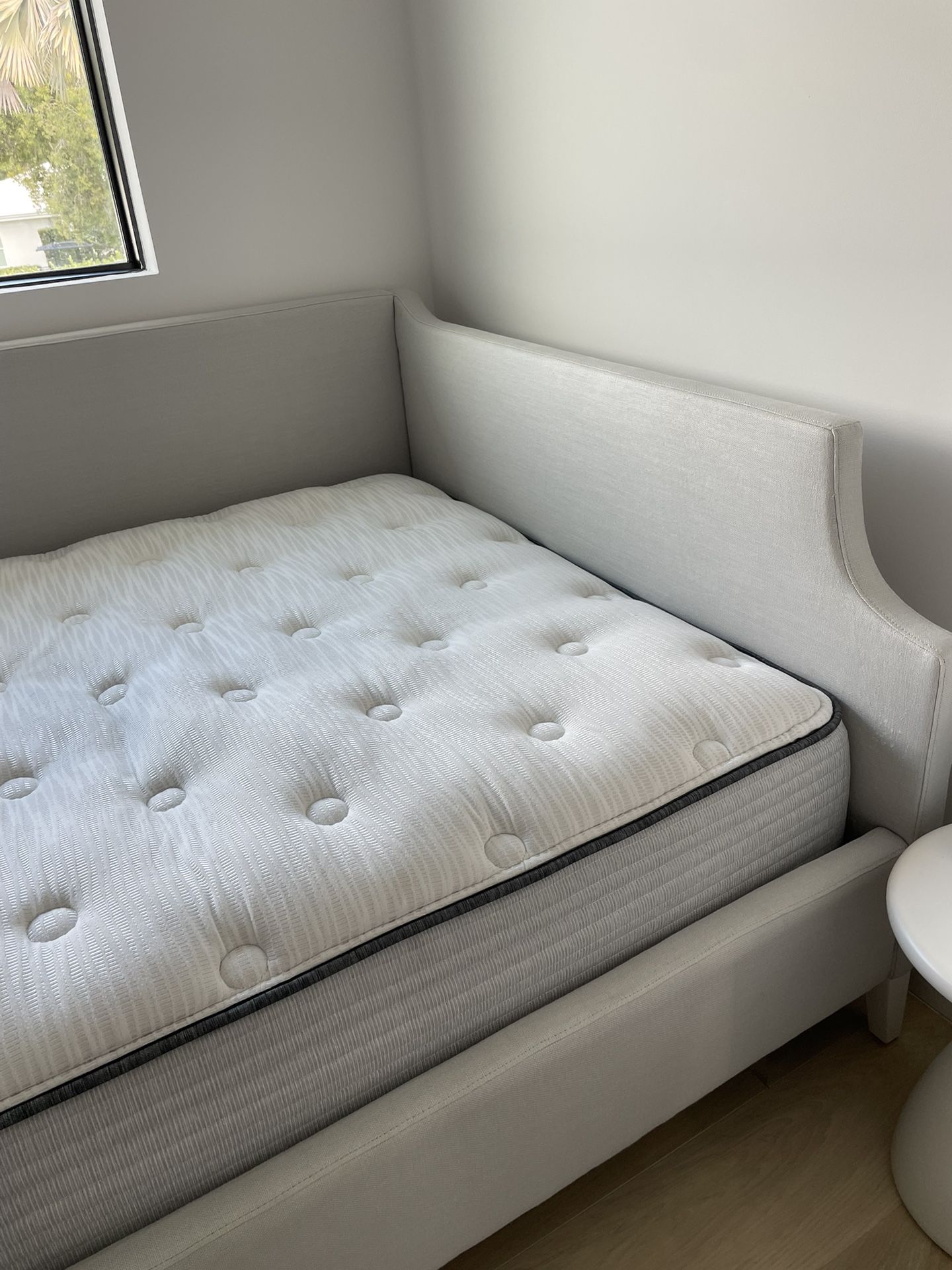 Day Bed With Matress